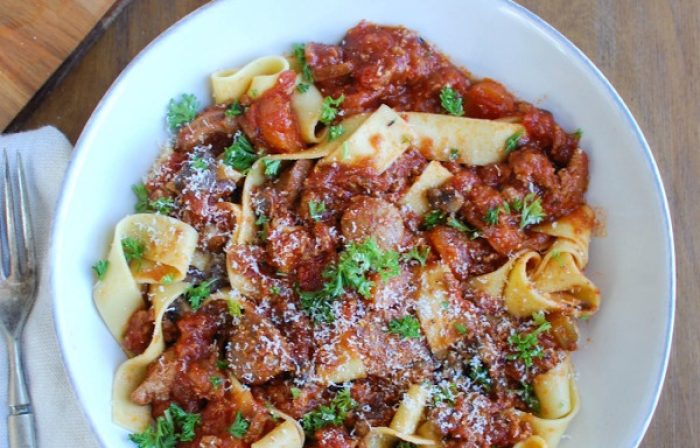 Slow Cooker Turkey Sausage Bolognese Sauce