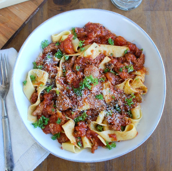 4-Slow-Cooker-Turkey-Sausage-Bolognese-Sauce_acedarspoon