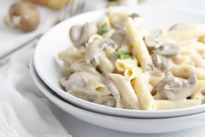 Pasta with Creamy Mushroom Sauce