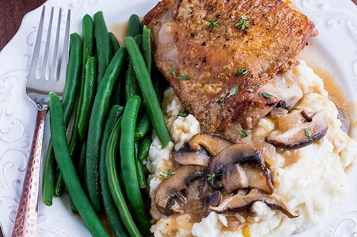 Mushroom Gravy, Turkey, Mashed Potatoes and Green Beans