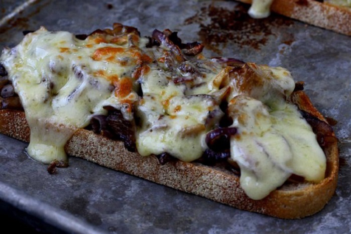 Fancy Mushroom & Gouda Style Melts