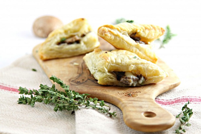 Sauteed Mushroom and Brie Puff Pastry Bites
