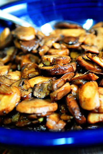 Bowl of sauteed mushrooms.