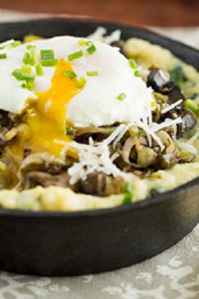 Spinach Polenta with Mushrooms, Leek and Poached Egg